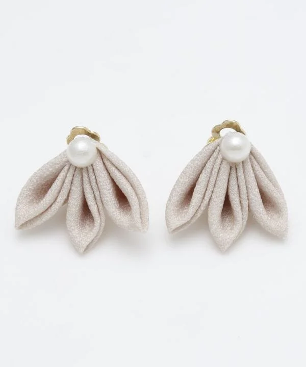 TSUMAMI ZAIKU Flower Petals Clip Earrings