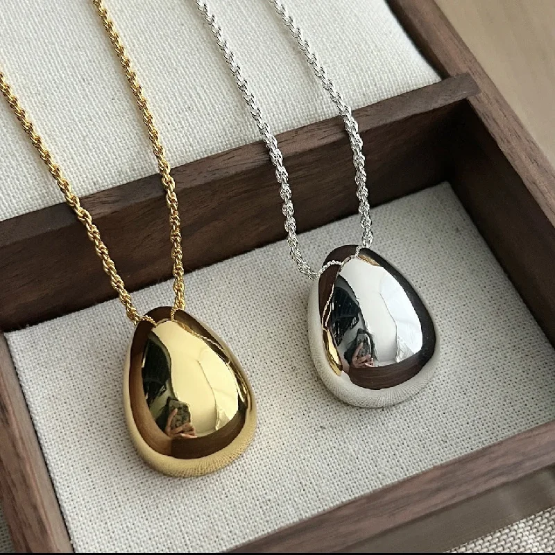 Wholesale French Retro Egg-Shaped Teardrop Pendant Necklace